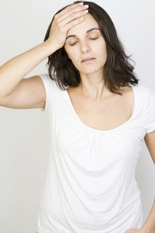 Anämie bei einer Frau ist ein Symptom für das Vorhandensein von Parasiten.