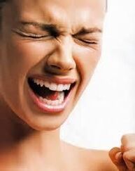 Die Nervosität einer Frau ist ein Symptom für das Vorhandensein von Parasiten.