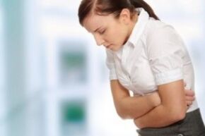 Verstopfung bei einer Frau ist ein Symptom für das Vorhandensein von Parasiten.